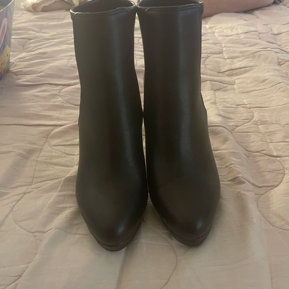 New Nine West Sleek Black Ankle Booties
